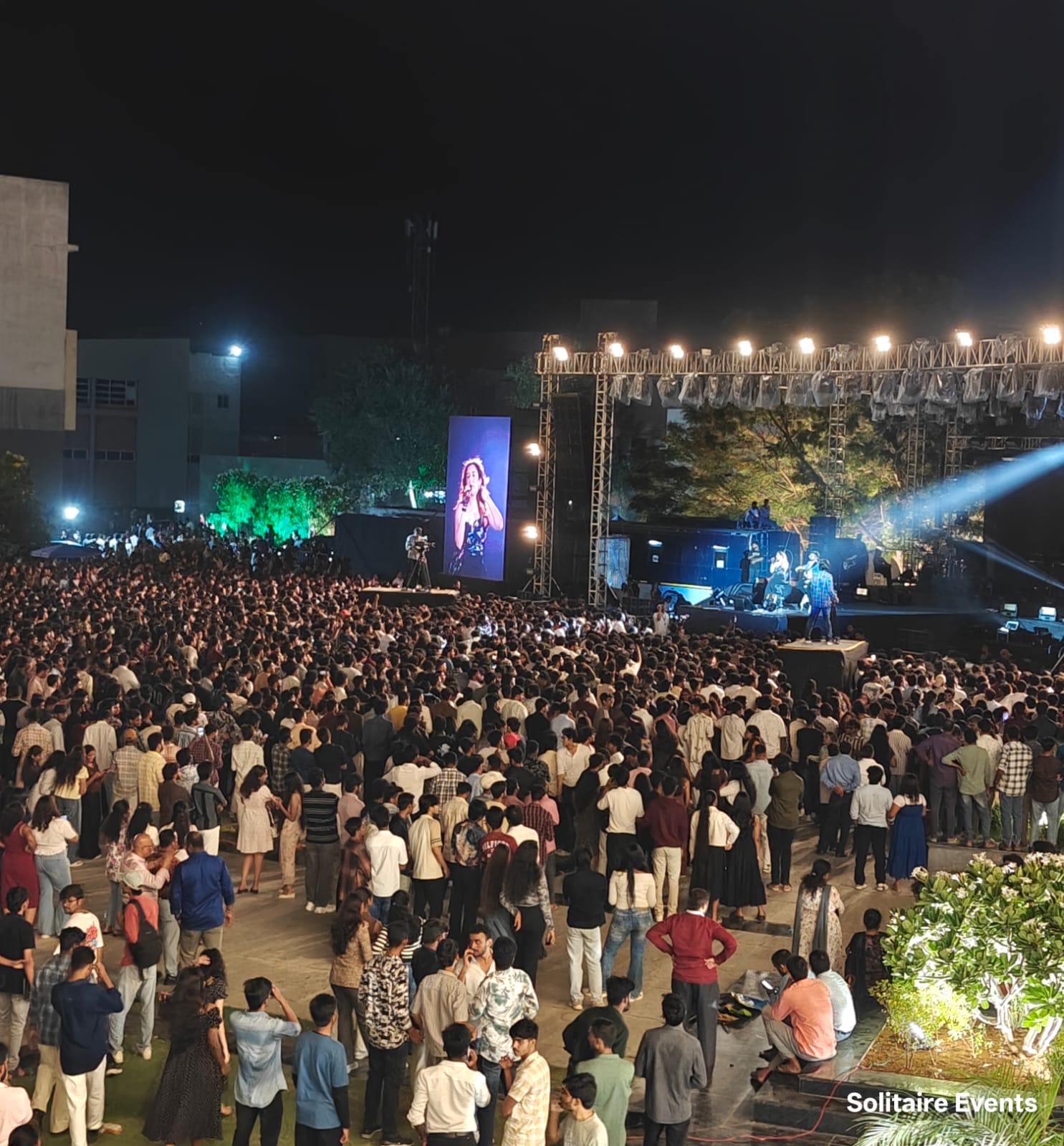 Solitaire live production — main stage